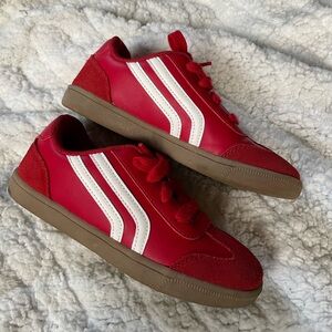 Kids' Boston Court

Sneakers - Cat & Jack™

Red 1Y
